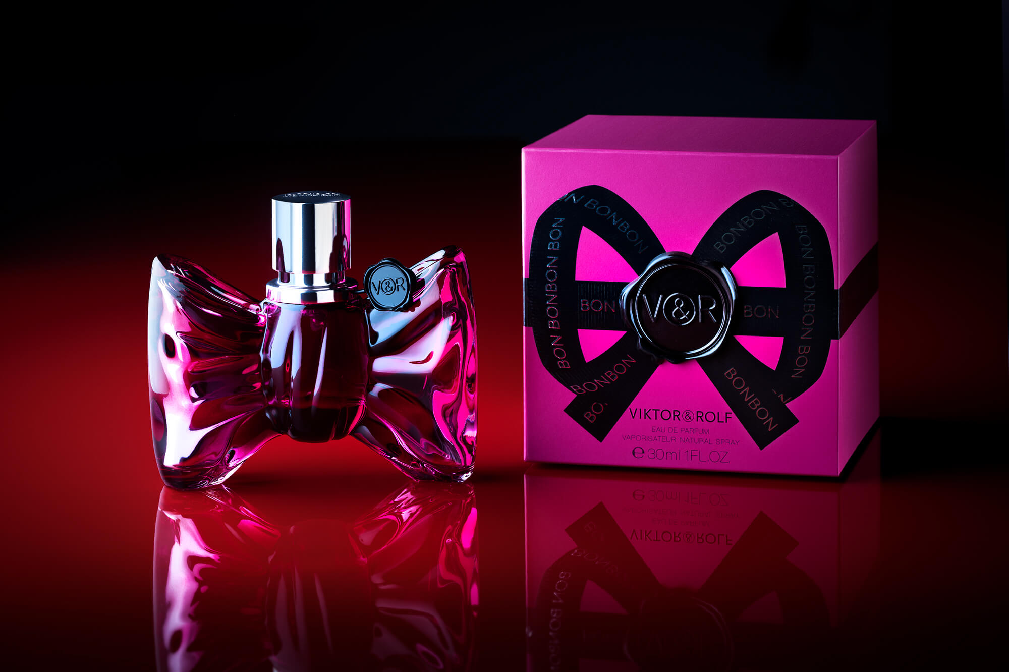 photo de packshot pour le parfum Bonbon de chez Viktor & Rolf par Antoine Duchene photographe