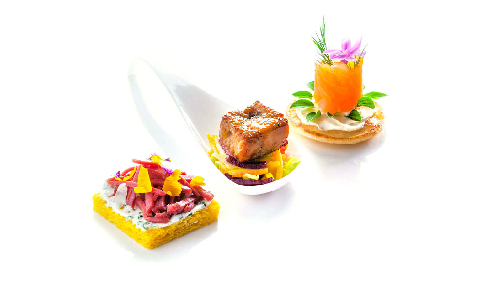photo culinaires épurées pour illustrer les recettes d'une gamme Traiteur par Antoine Duchene photographe